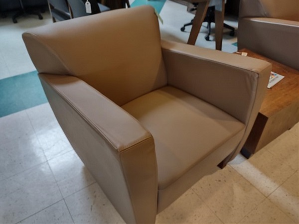 Products/Pre-Owned/club-chair.jpg